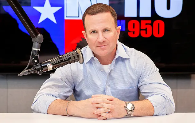 Masor behind microphone